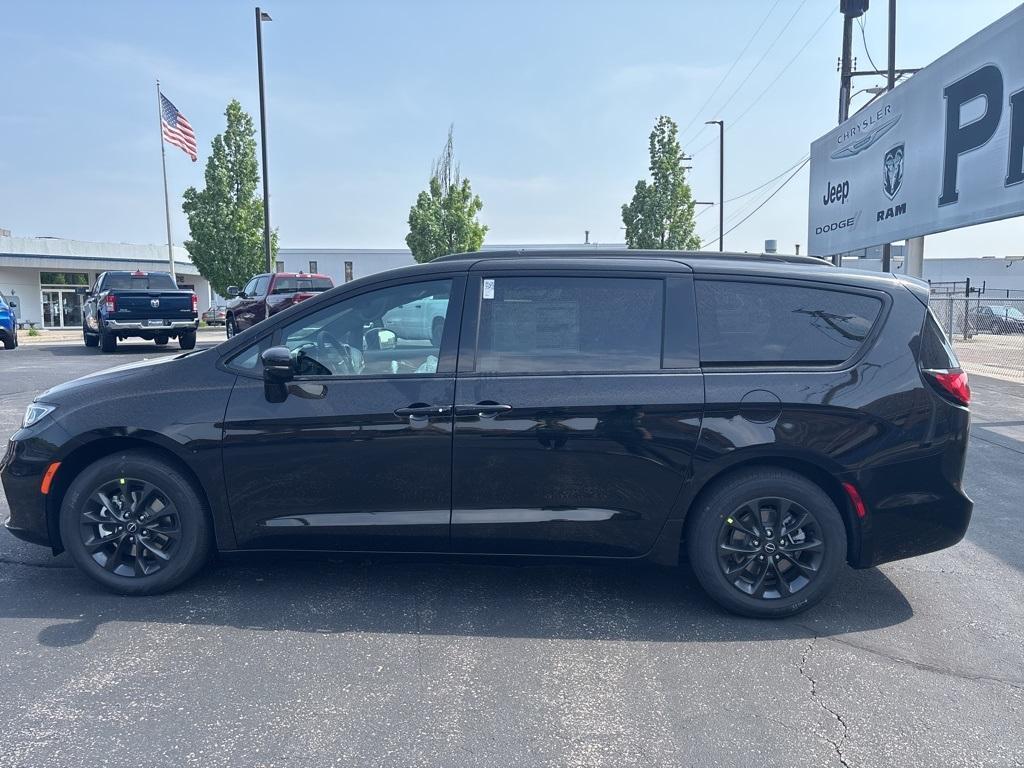 new 2025 Chrysler Pacifica car