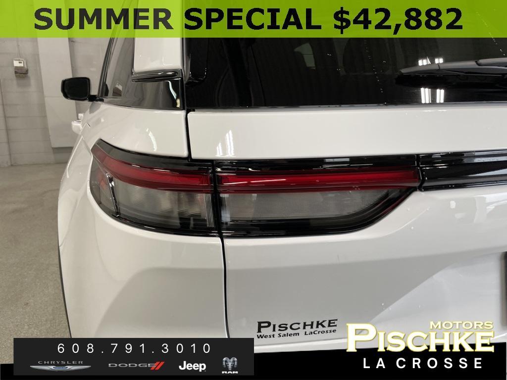 new 2025 Jeep Grand Cherokee car