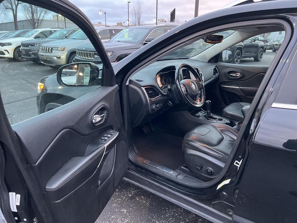 used 2019 Jeep Cherokee car