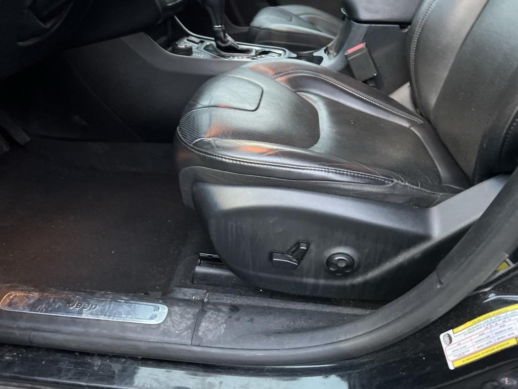 used 2019 Jeep Cherokee car