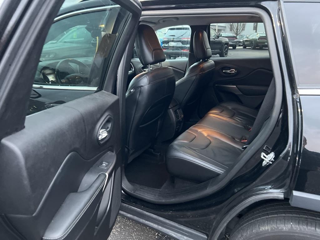 used 2019 Jeep Cherokee car