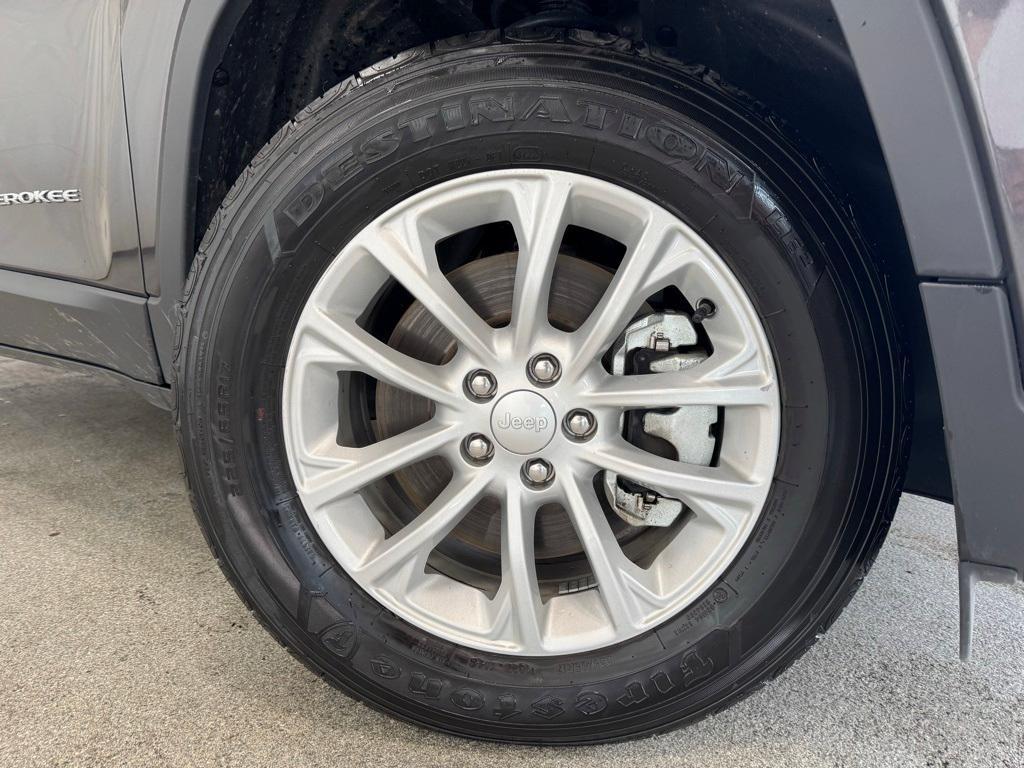 used 2022 Jeep Cherokee car, priced at $25,990