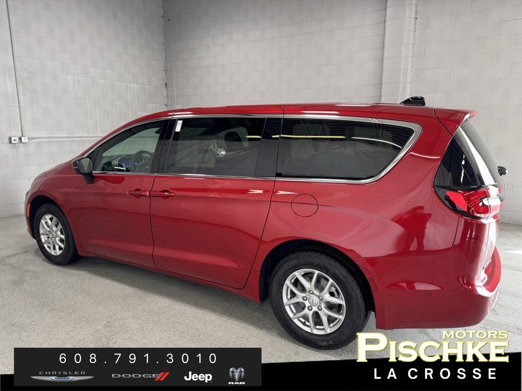 new 2025 Chrysler Pacifica car
