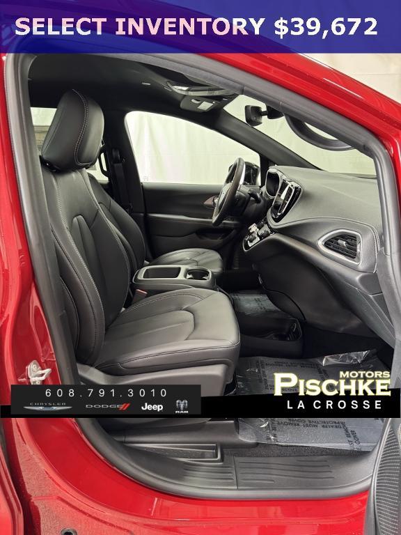 new 2025 Chrysler Pacifica car