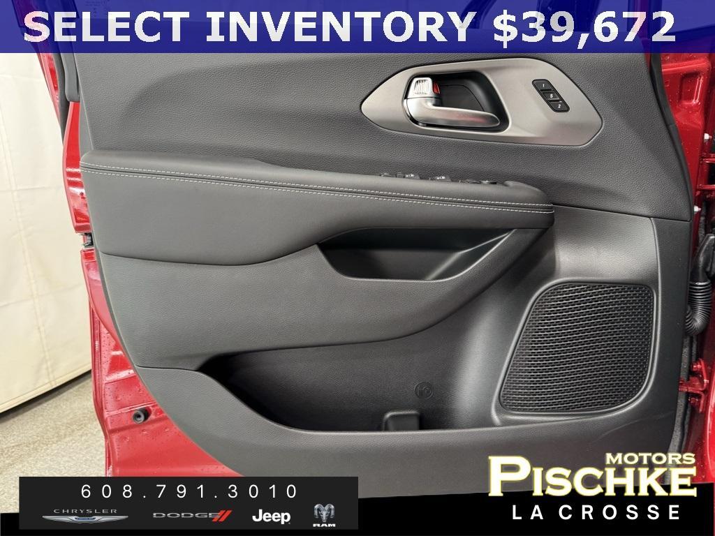 new 2025 Chrysler Pacifica car