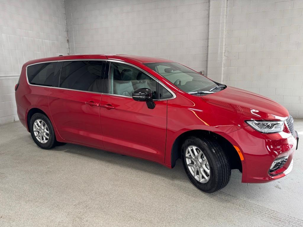 new 2025 Chrysler Pacifica car