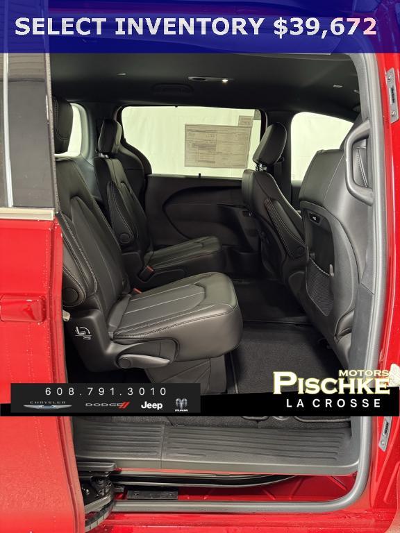 new 2025 Chrysler Pacifica car