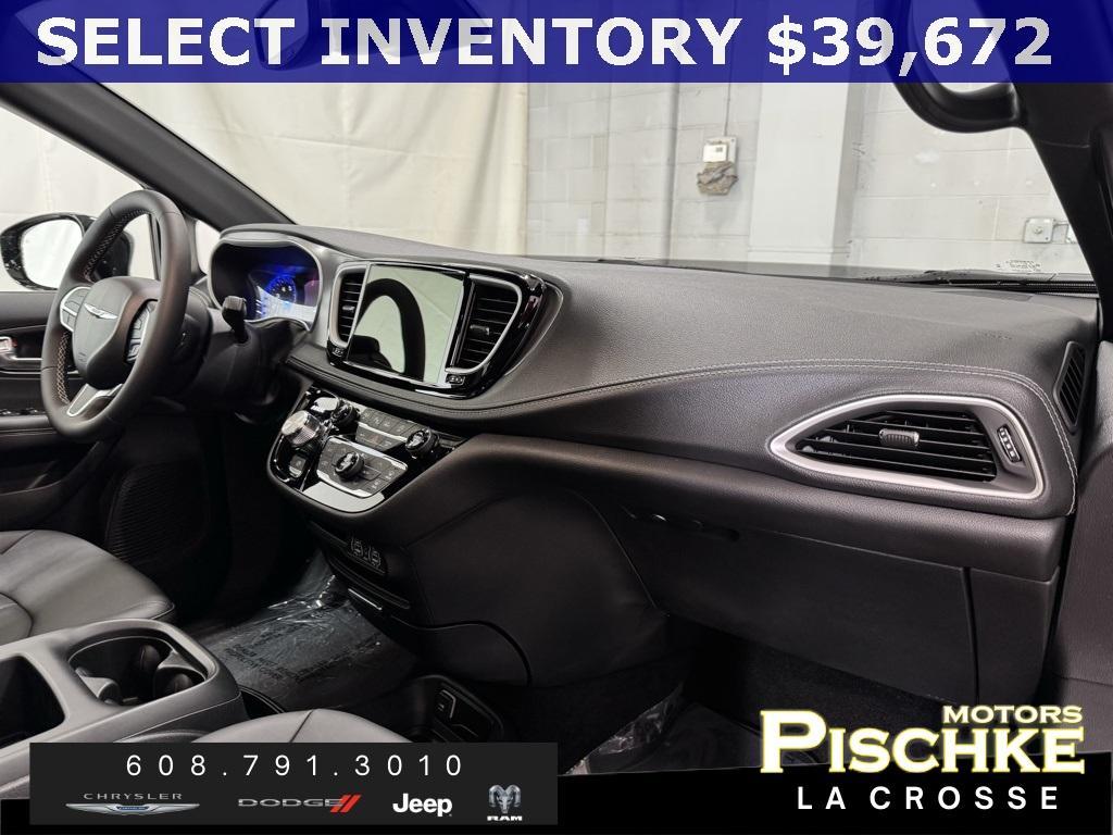 new 2025 Chrysler Pacifica car