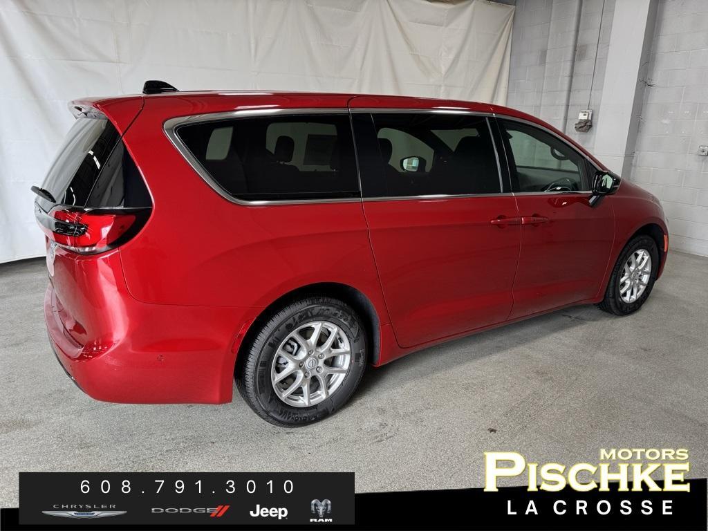 new 2025 Chrysler Pacifica car