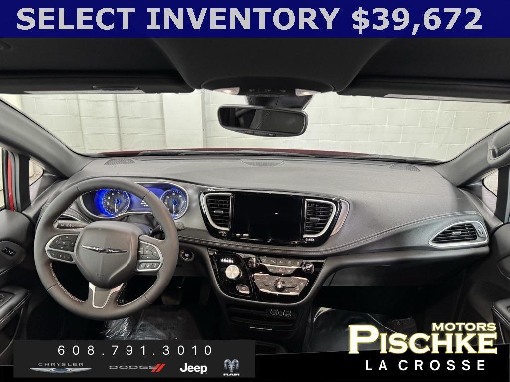 new 2025 Chrysler Pacifica car