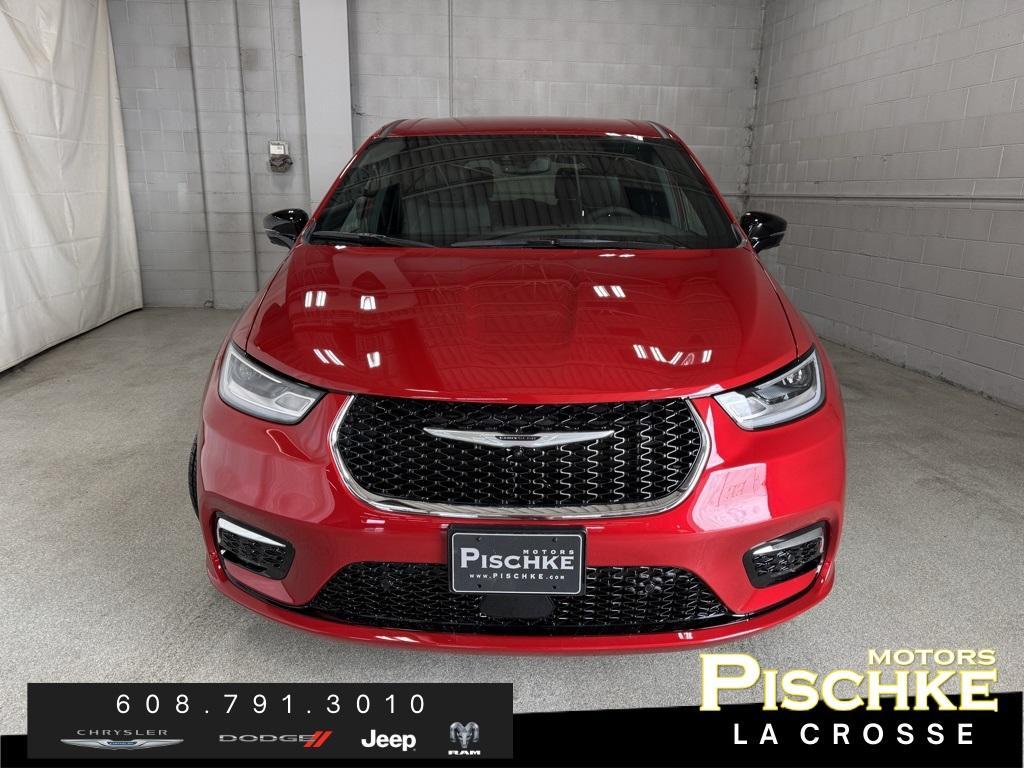 new 2025 Chrysler Pacifica car