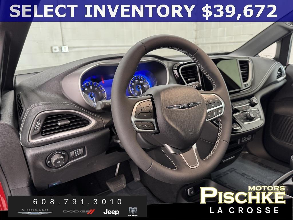 new 2025 Chrysler Pacifica car