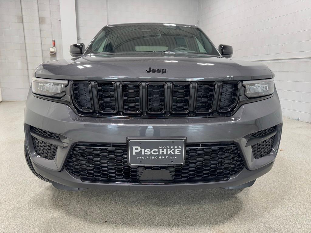 new 2025 Jeep Grand Cherokee car, priced at $43,929