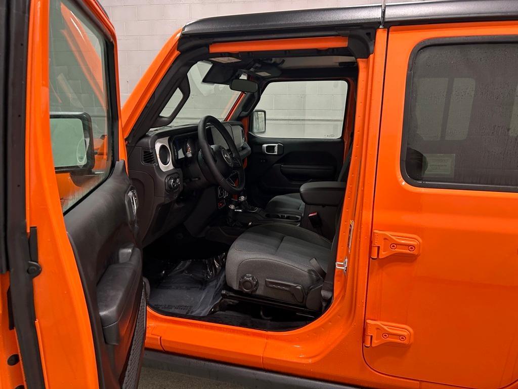 new 2025 Jeep Wrangler car