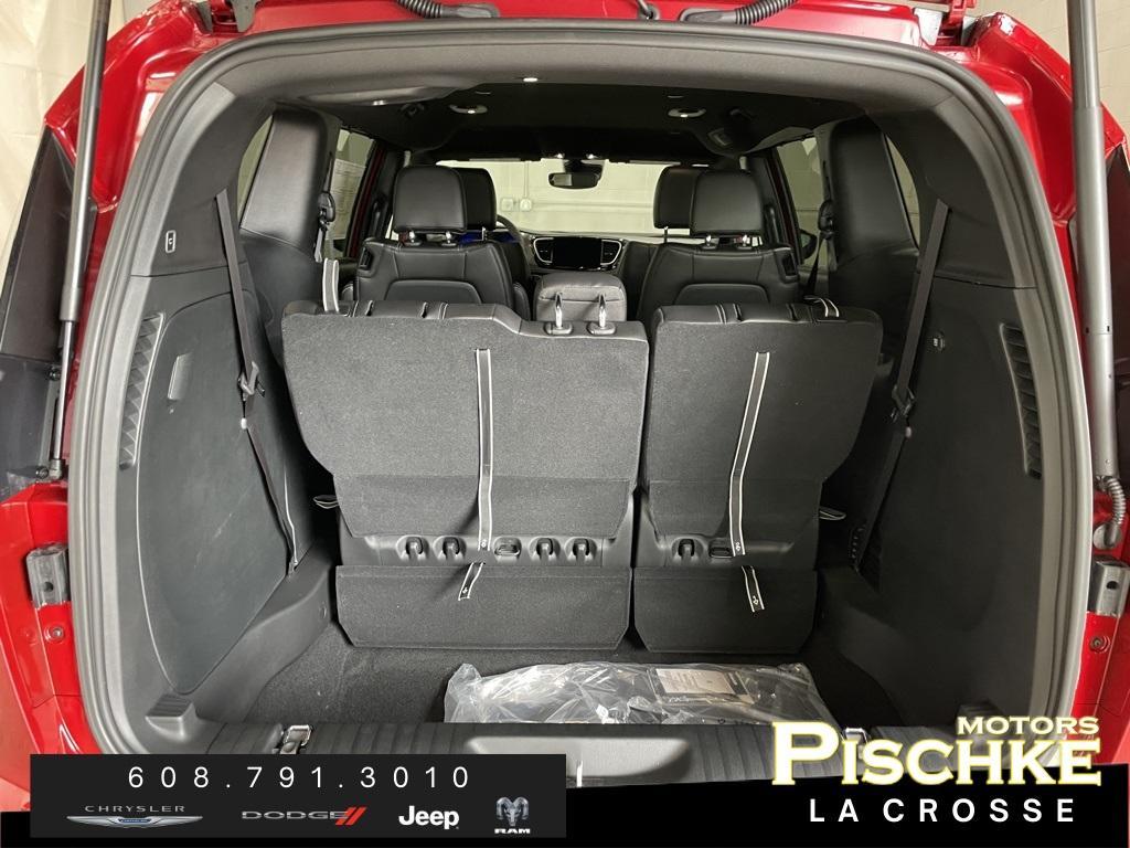 new 2025 Chrysler Pacifica car