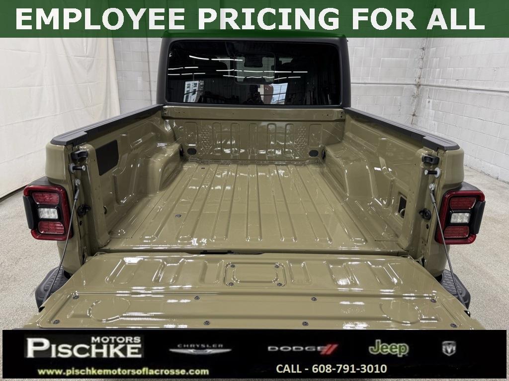 new 2025 Jeep Gladiator car