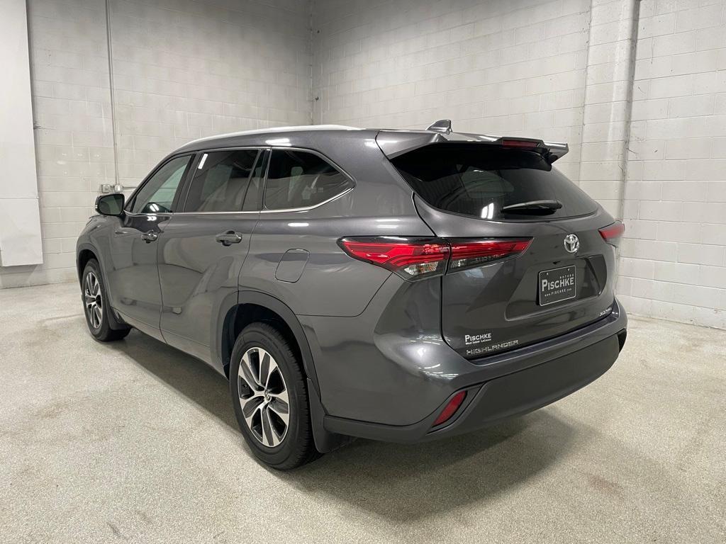 used 2022 Toyota Highlander car, priced at $33,488