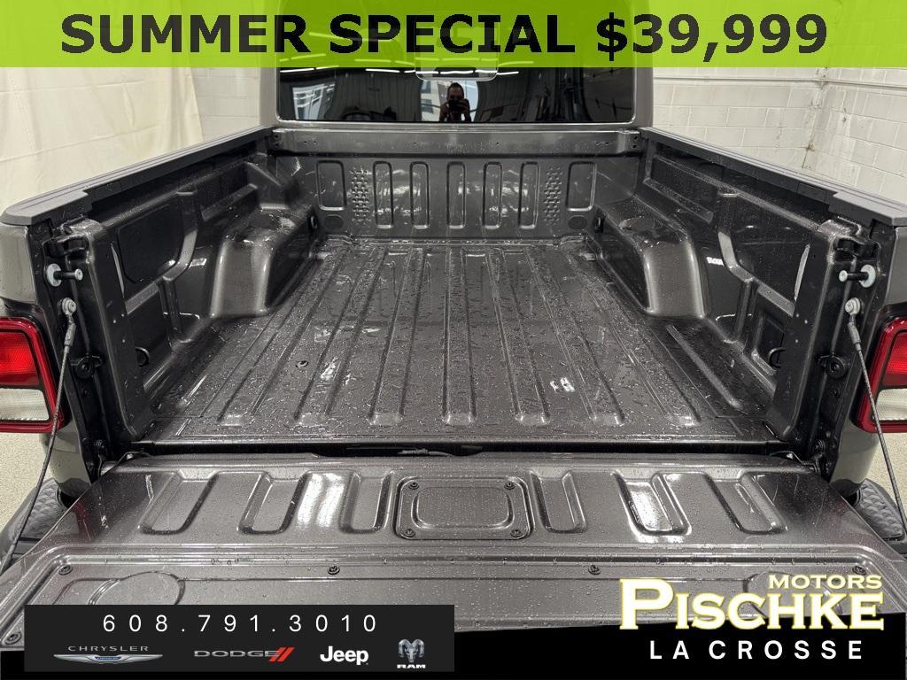 new 2025 Jeep Gladiator car