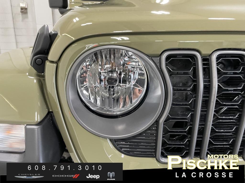 new 2025 Jeep Gladiator car