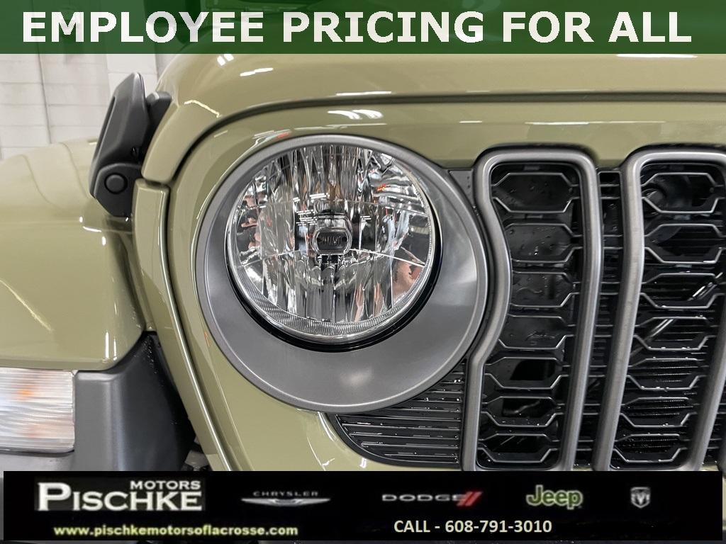 new 2025 Jeep Gladiator car