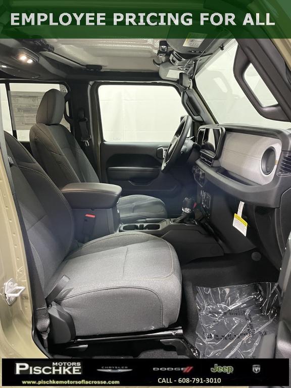 new 2025 Jeep Gladiator car