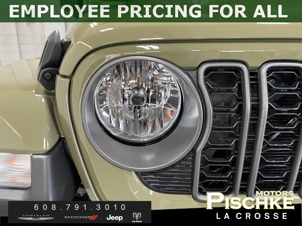 new 2025 Jeep Gladiator car