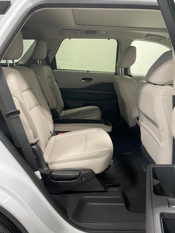 new 2025 Nissan Pathfinder car, priced at $47,944