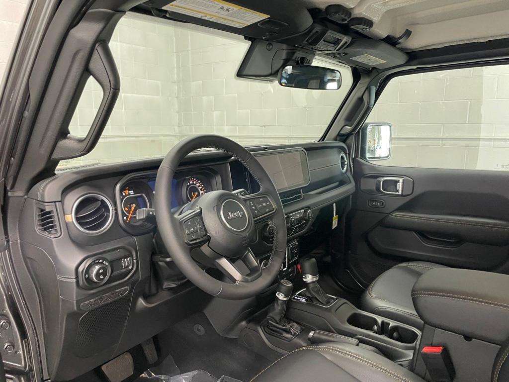 new 2025 Jeep Gladiator car