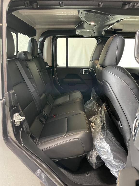 new 2025 Jeep Gladiator car