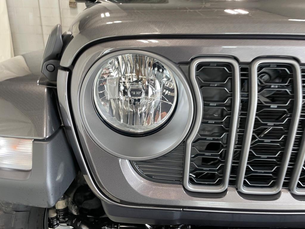 new 2025 Jeep Gladiator car