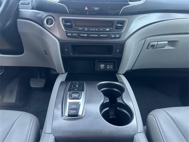 used 2022 Honda Pilot car, priced at $29,295
