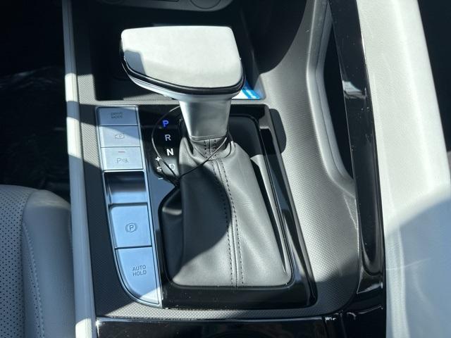 new 2024 Hyundai Elantra HEV car, priced at $30,587