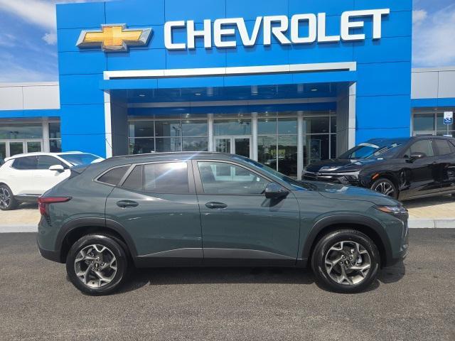 new 2025 Chevrolet Trax car, priced at $26,025