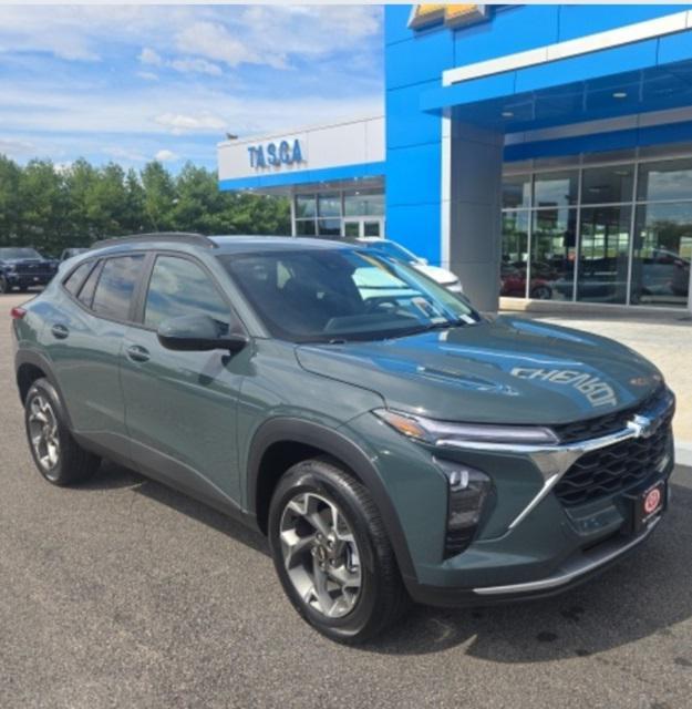 new 2025 Chevrolet Trax car, priced at $26,025