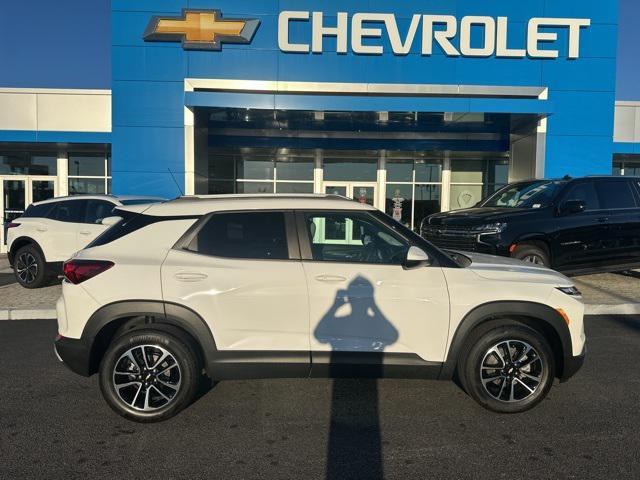 new 2025 Chevrolet TrailBlazer car, priced at $26,710