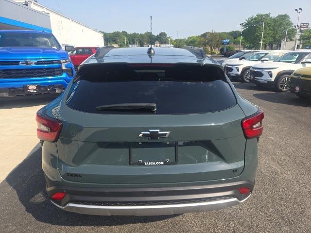 new 2025 Chevrolet Trax car, priced at $26,025
