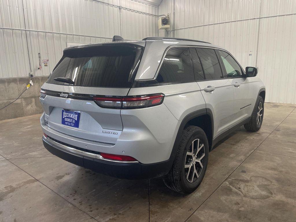 used 2024 Jeep Grand Cherokee car, priced at $40,900