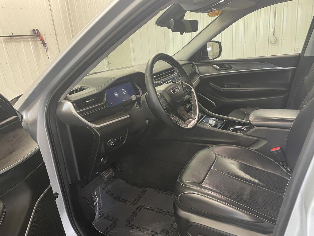 used 2022 Jeep Grand Cherokee car, priced at $27,900