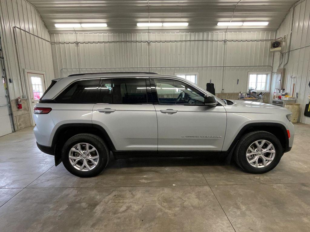 used 2022 Jeep Grand Cherokee car, priced at $27,900