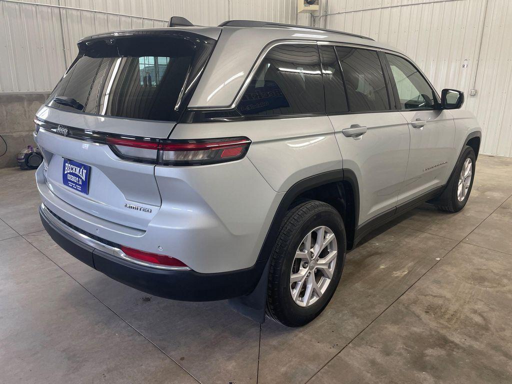 used 2022 Jeep Grand Cherokee car, priced at $27,900