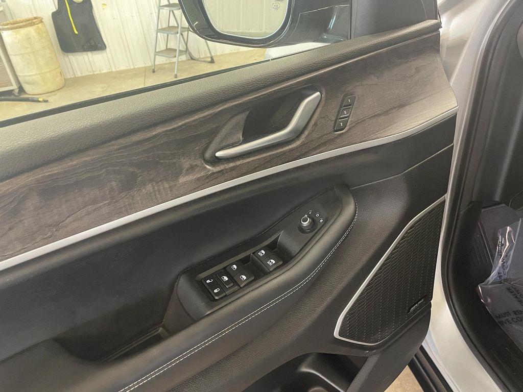 used 2022 Jeep Grand Cherokee car, priced at $27,900