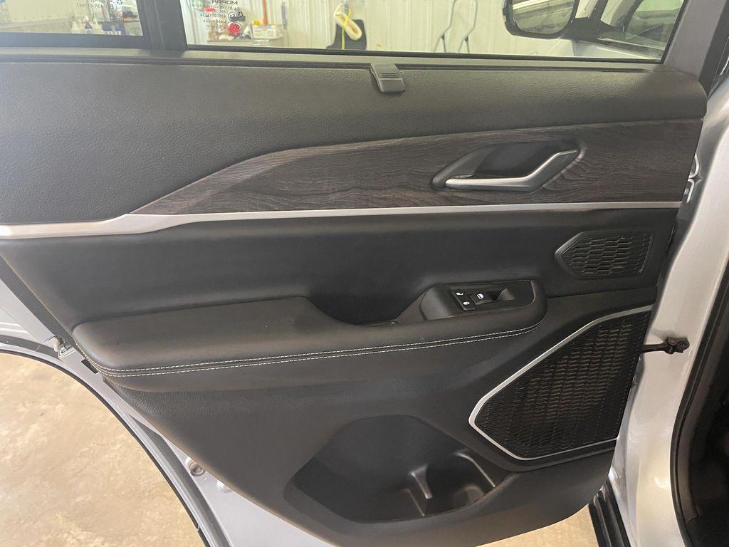 used 2022 Jeep Grand Cherokee car, priced at $27,900