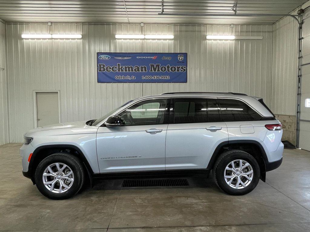used 2022 Jeep Grand Cherokee car, priced at $27,900