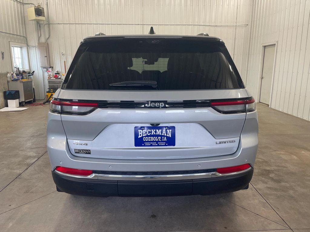 used 2022 Jeep Grand Cherokee car, priced at $27,900