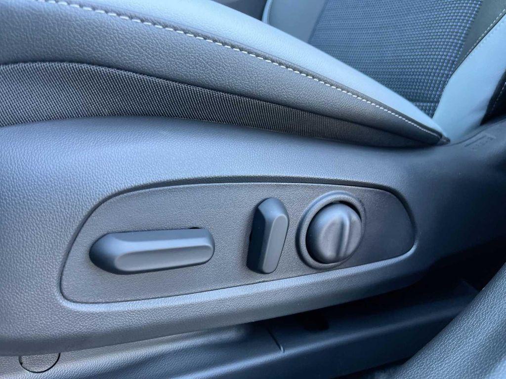 new 2025 Buick Envista car, priced at $26,325