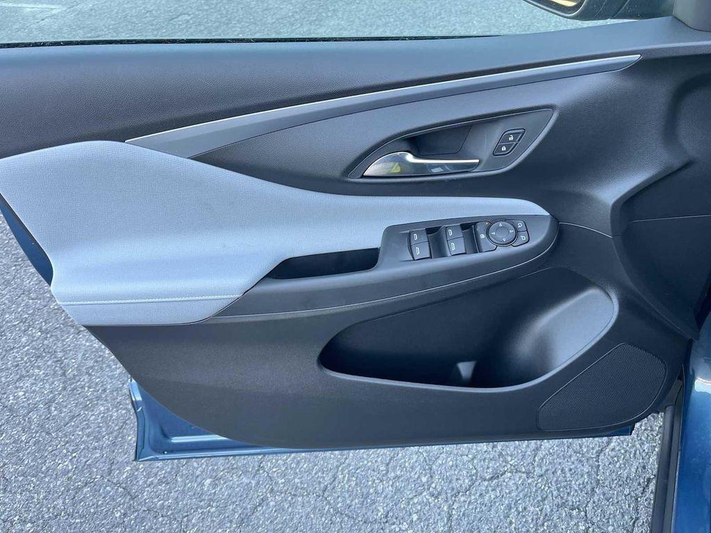 new 2025 Buick Envista car, priced at $26,325