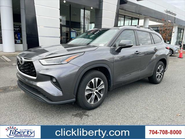 used 2021 Toyota Highlander car, priced at $35,932