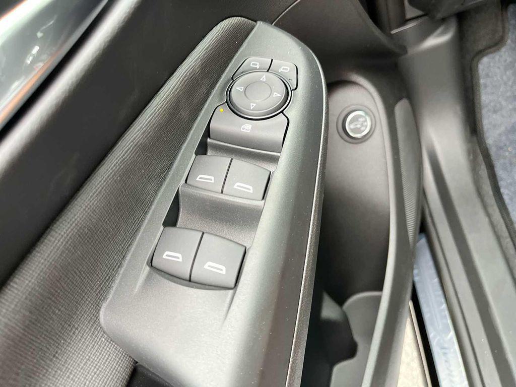 new 2025 Buick Envista car, priced at $31,525