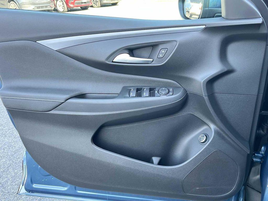 new 2025 Buick Envista car, priced at $27,220