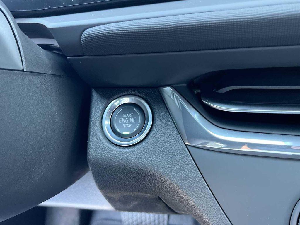 new 2025 Buick Envista car, priced at $27,220